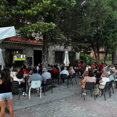 Hotel Restaurante Rio Cuervo Vega del Cadorno エクステリア 写真