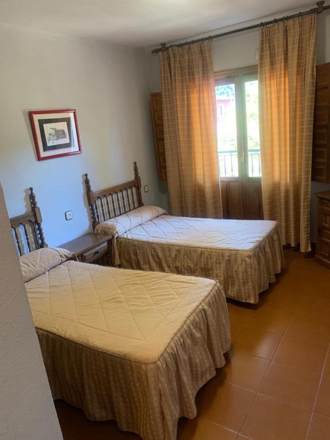 Hotel Restaurante Rio Cuervo Vega del Cadorno エクステリア 写真