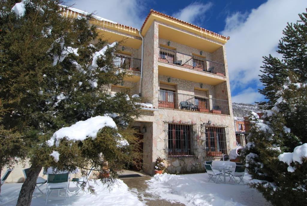 Hotel Restaurante Rio Cuervo Vega del Cadorno エクステリア 写真