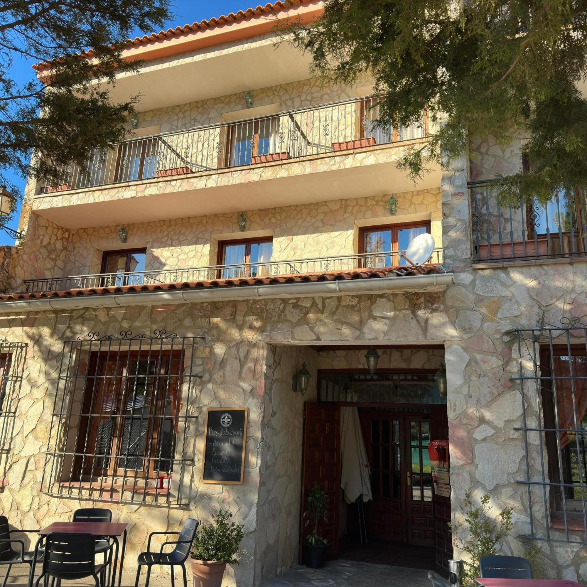 Hotel Restaurante Rio Cuervo Vega del Cadorno エクステリア 写真