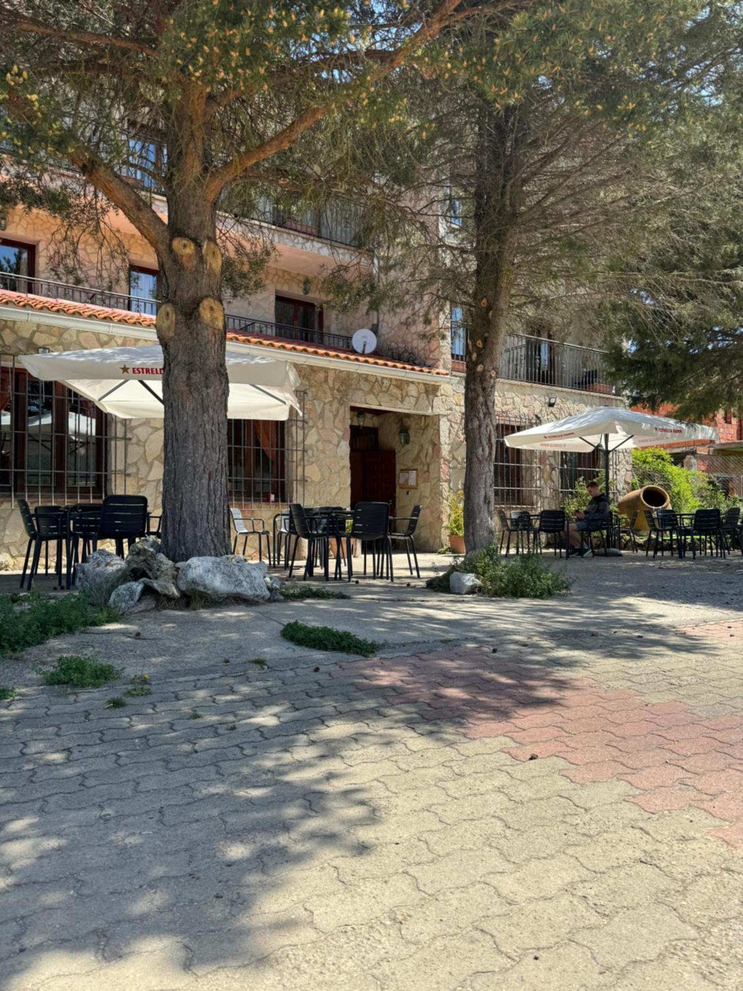 Hotel Restaurante Rio Cuervo Vega del Cadorno エクステリア 写真