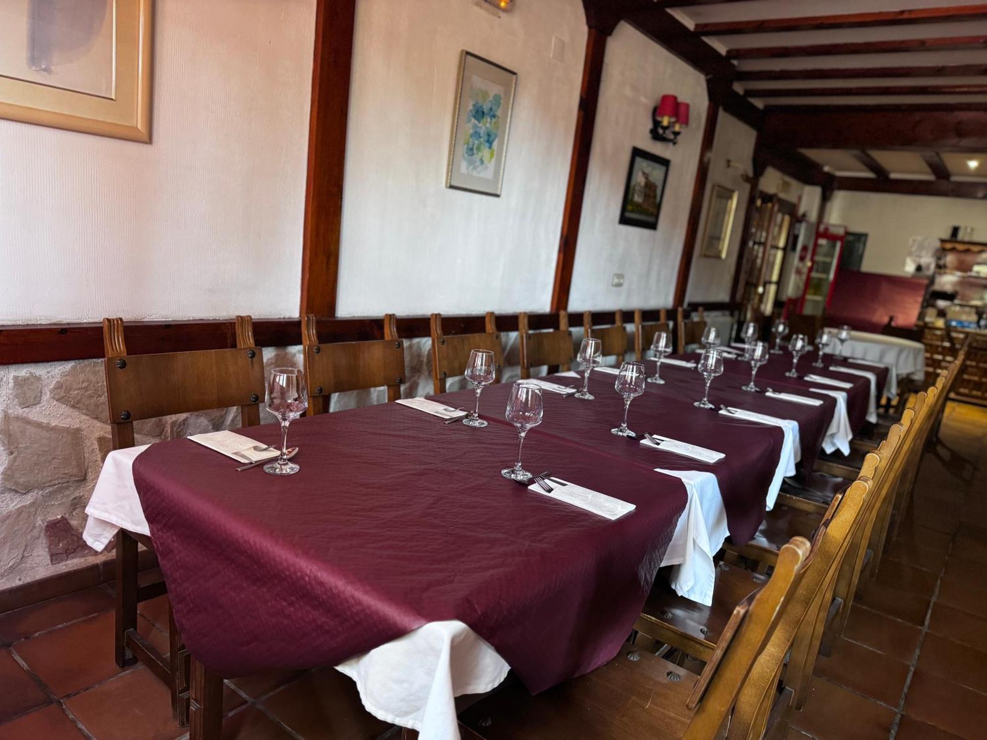Hotel Restaurante Rio Cuervo Vega del Cadorno エクステリア 写真