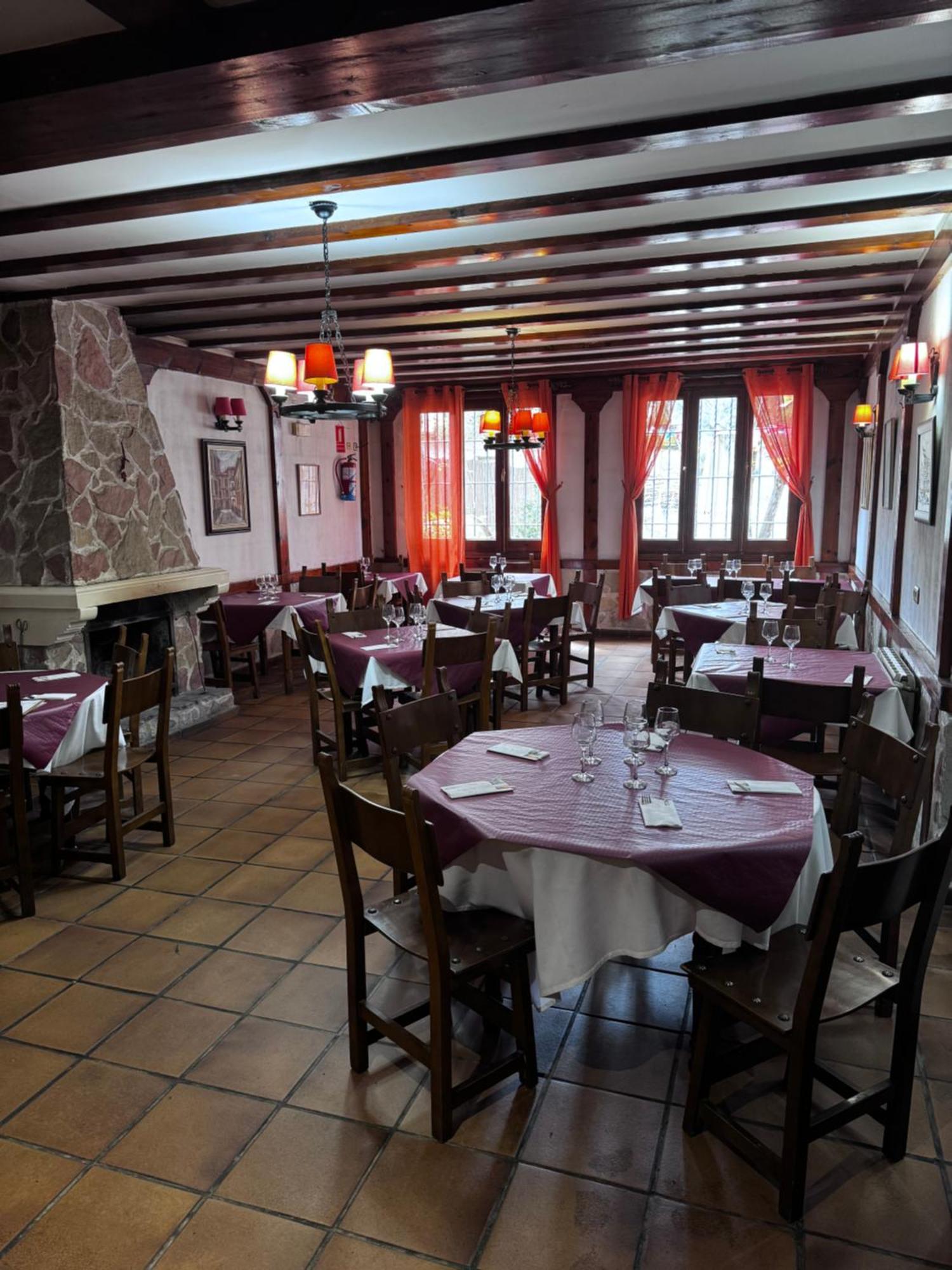 Hotel Restaurante Rio Cuervo Vega del Cadorno エクステリア 写真