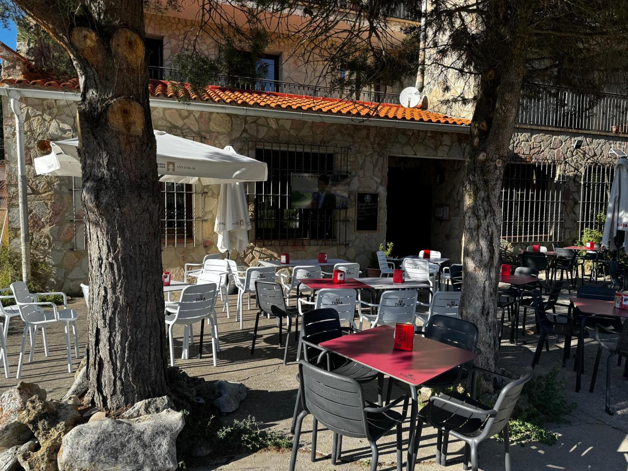 Hotel Restaurante Rio Cuervo Vega del Cadorno エクステリア 写真