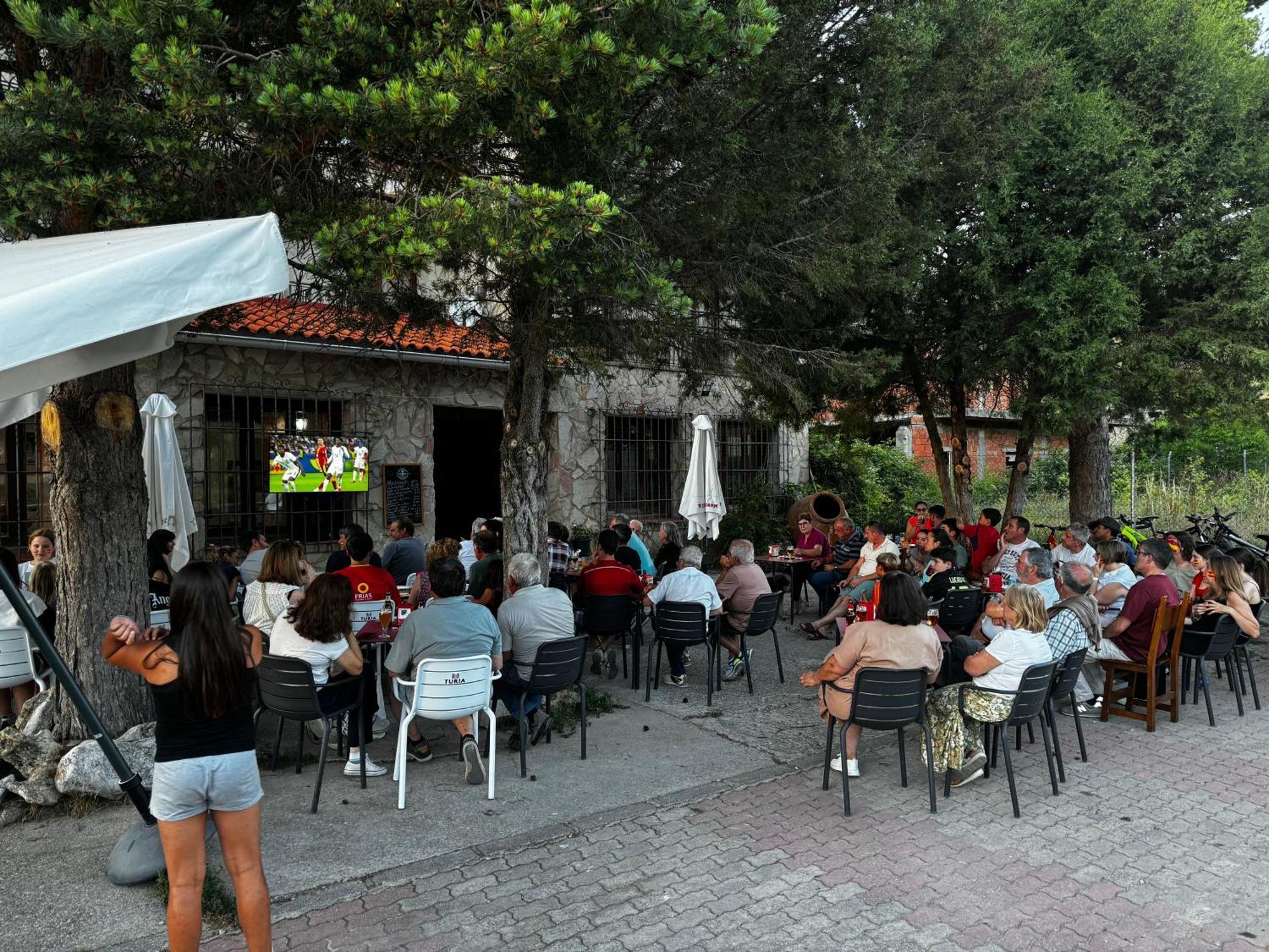 Hotel Restaurante Rio Cuervo Vega del Cadorno エクステリア 写真